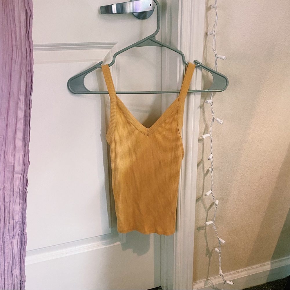 basic tank top 🌻